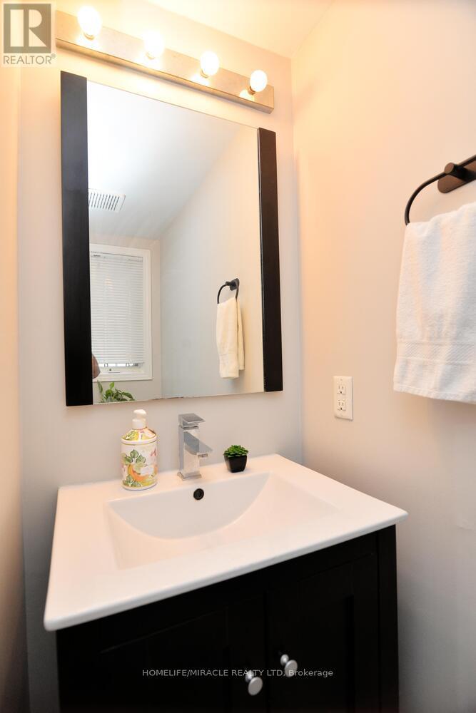 37 Prairie Rose Circle, Brampton, Ontario  L6R 1R6 - Photo 25 - W12237694