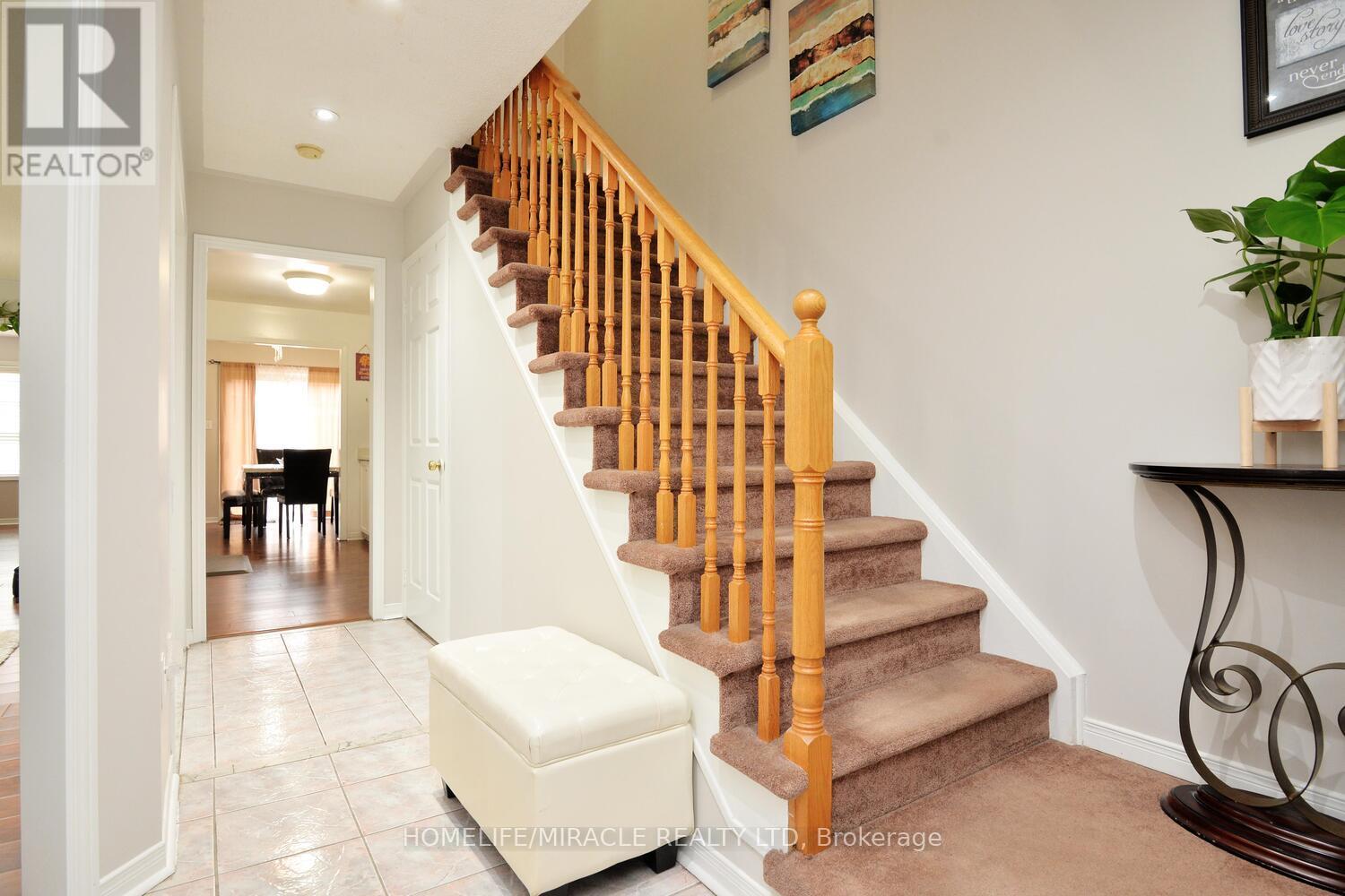 37 Prairie Rose Circle, Brampton, Ontario  L6R 1R6 - Photo 9 - W12237694
