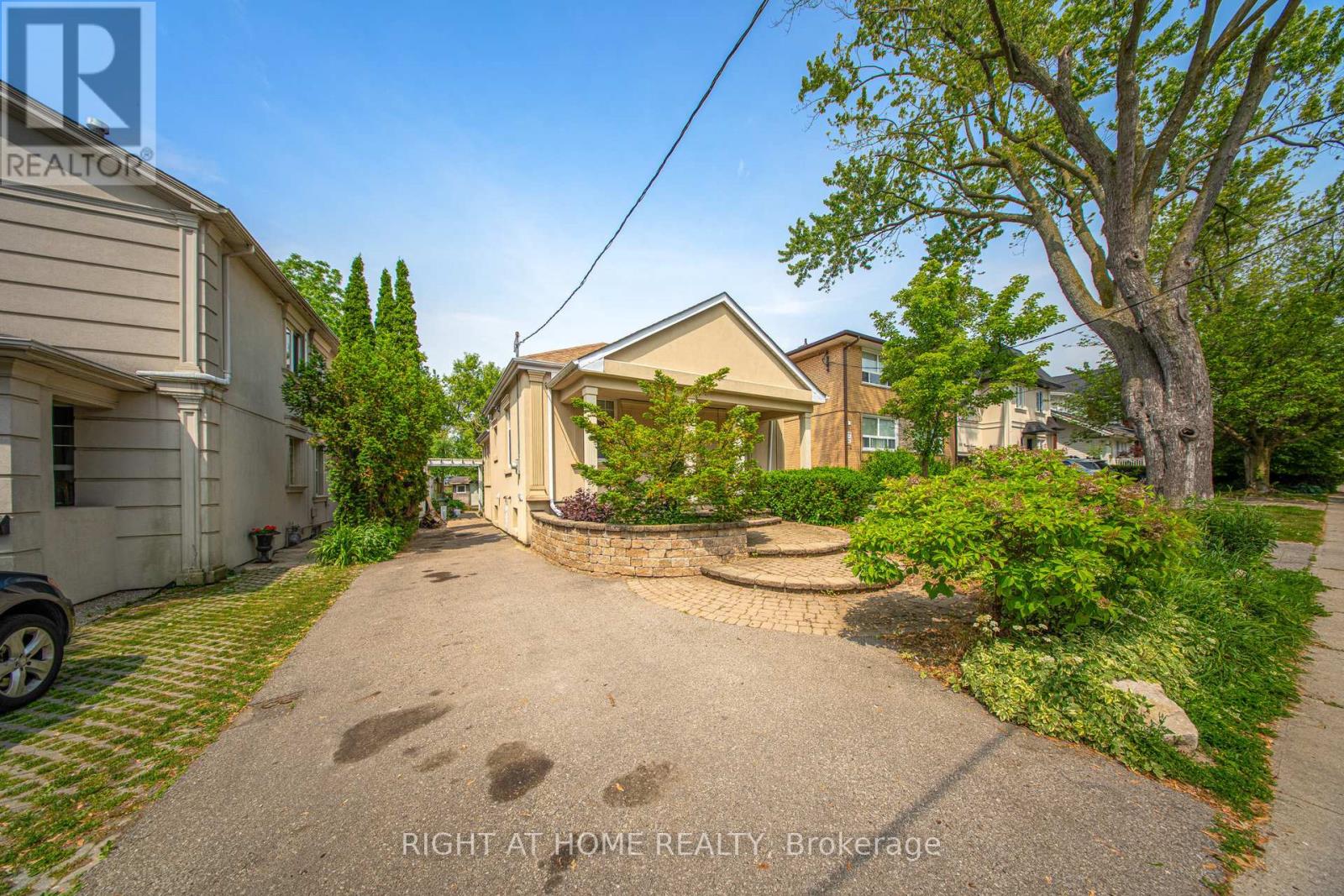 Property at 170 QUEENS AVENUE image 4