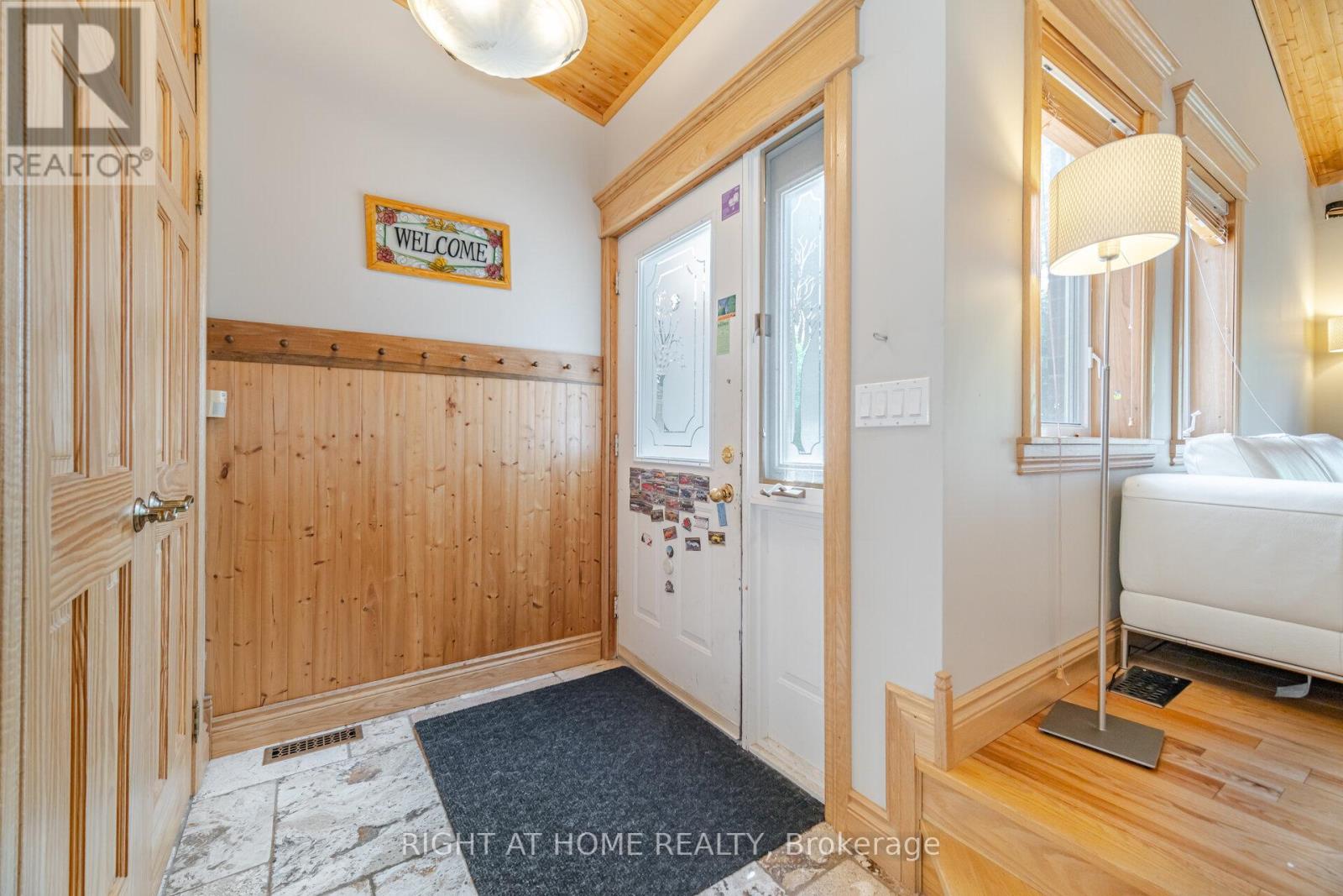 Property at 1241 LAKEBREEZE DRIVE image 3