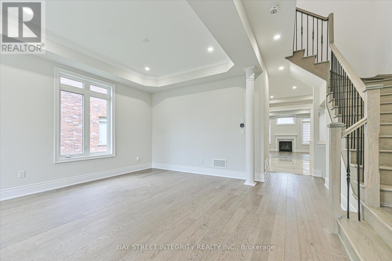 Property at 184 PARADELLE DRIVE image 5