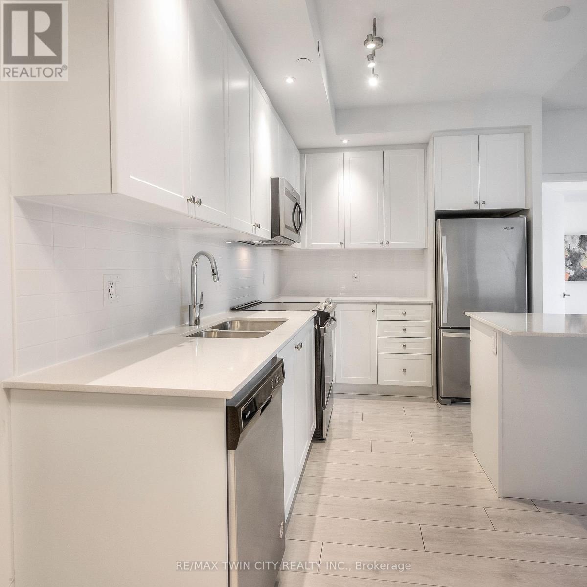 1201 - 55 Duke Street W, Kitchener, Ontario  N2P 0B9 - Photo 11 - X12237732