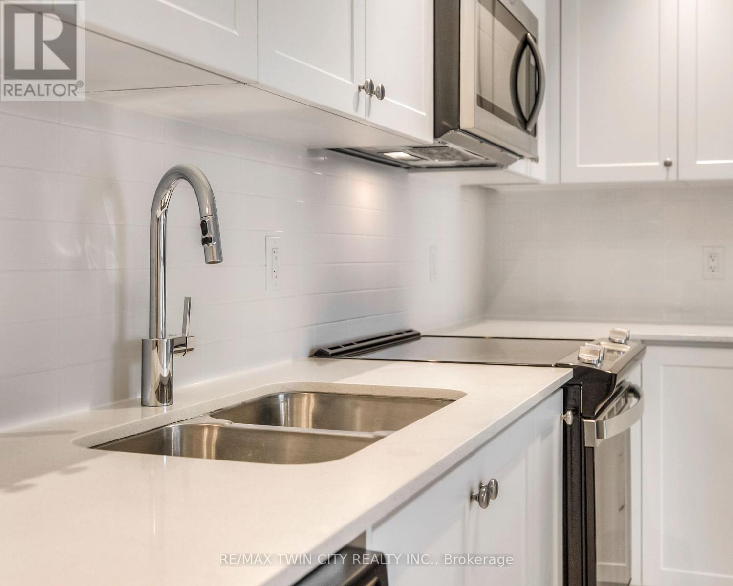 1201 - 55 Duke Street W, Kitchener, Ontario  N2P 0B9 - Photo 12 - X12237732