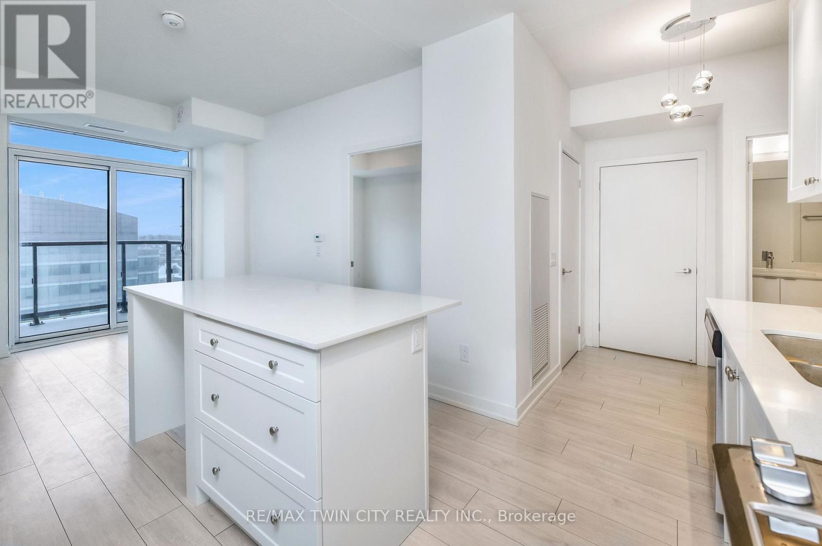 1201 - 55 Duke Street W, Kitchener, Ontario  N2P 0B9 - Photo 13 - X12237732