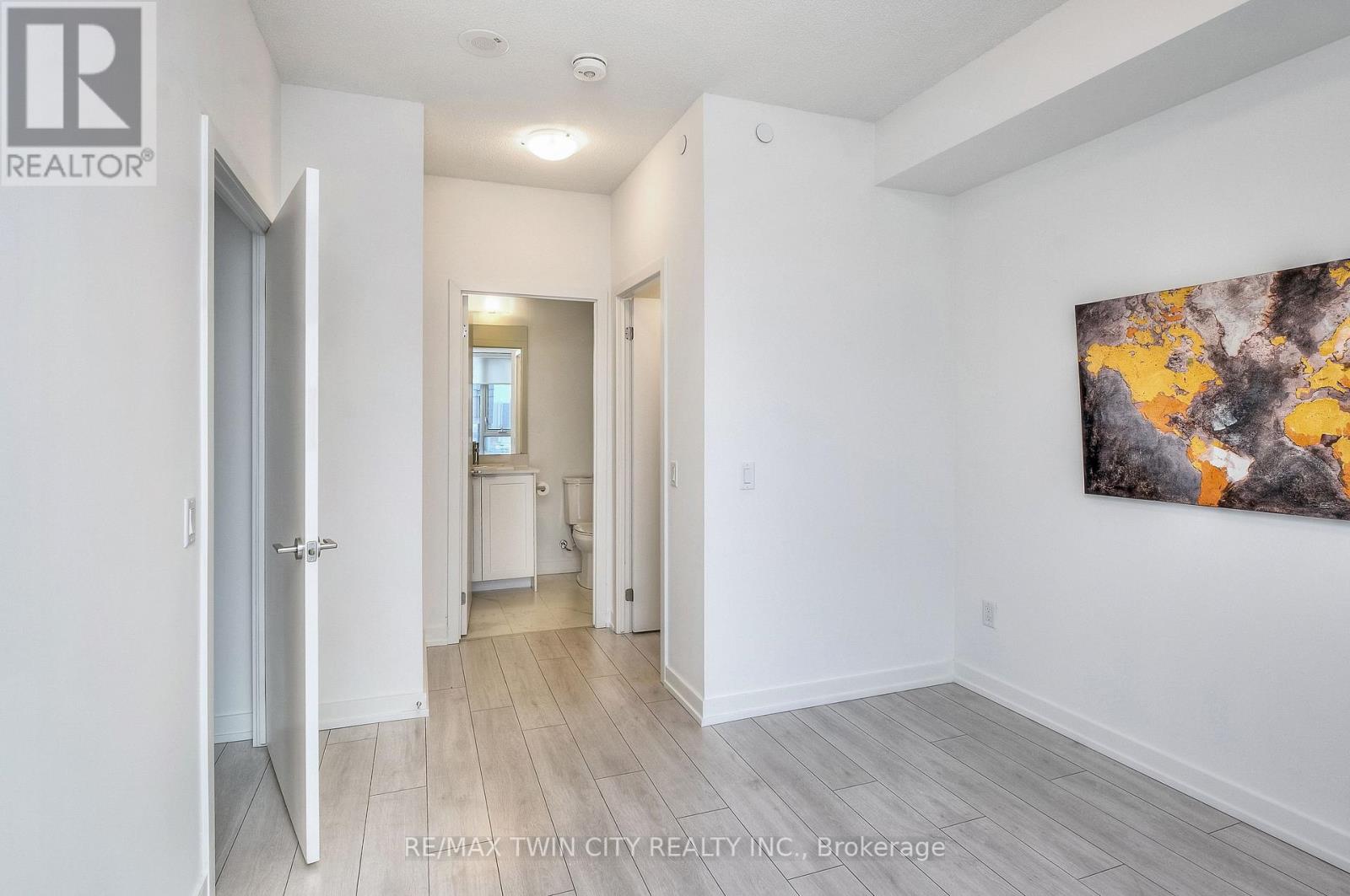 1201 - 55 Duke Street W, Kitchener, Ontario  N2P 0B9 - Photo 18 - X12237732