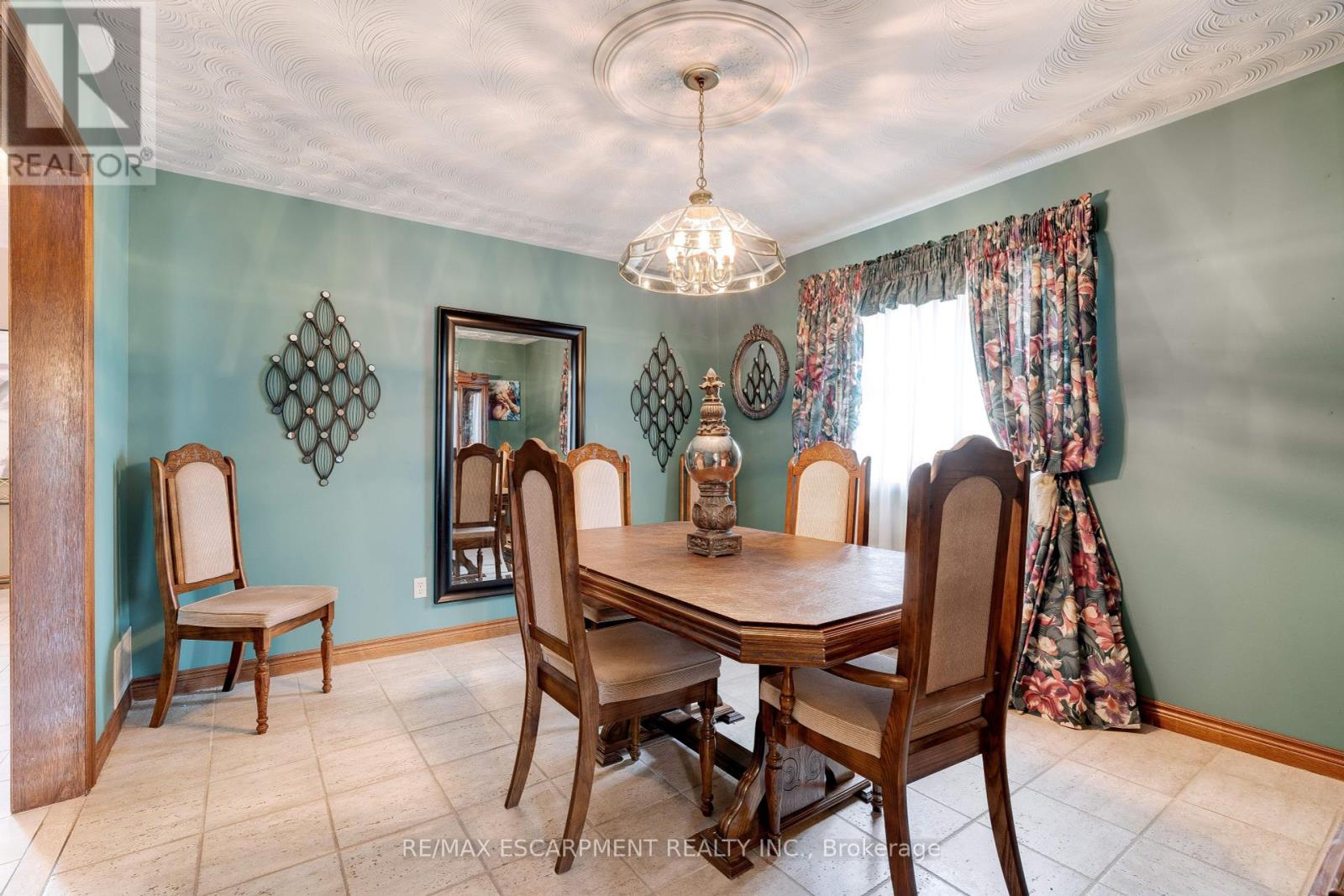 9 Sugarberry Court, Hamilton, Ontario  L8E 5E6 - Photo 7 - X12237737