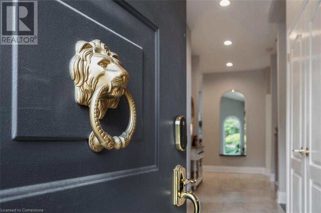 Property at 381 QUEEN Street S image 3