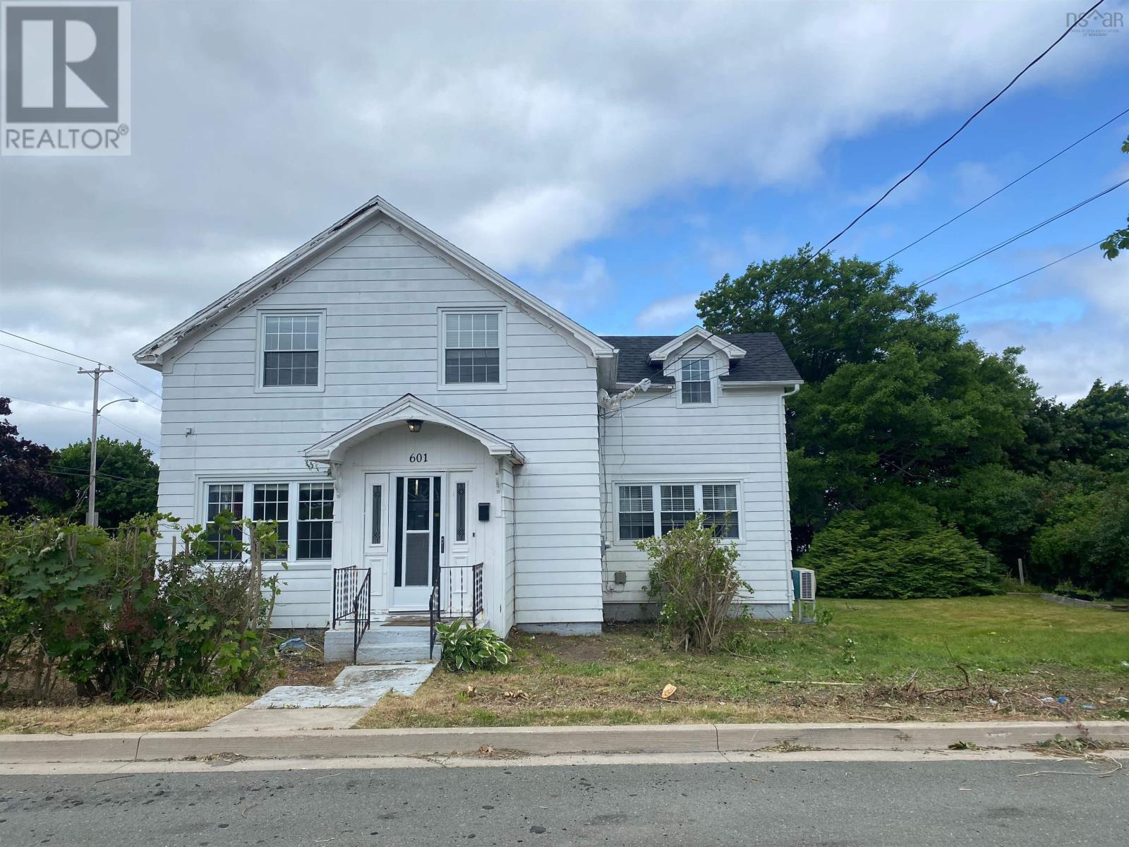 601 George Street, New Waterford, Nova Scotia  B1H 4E4 - Photo 2 - 202515350