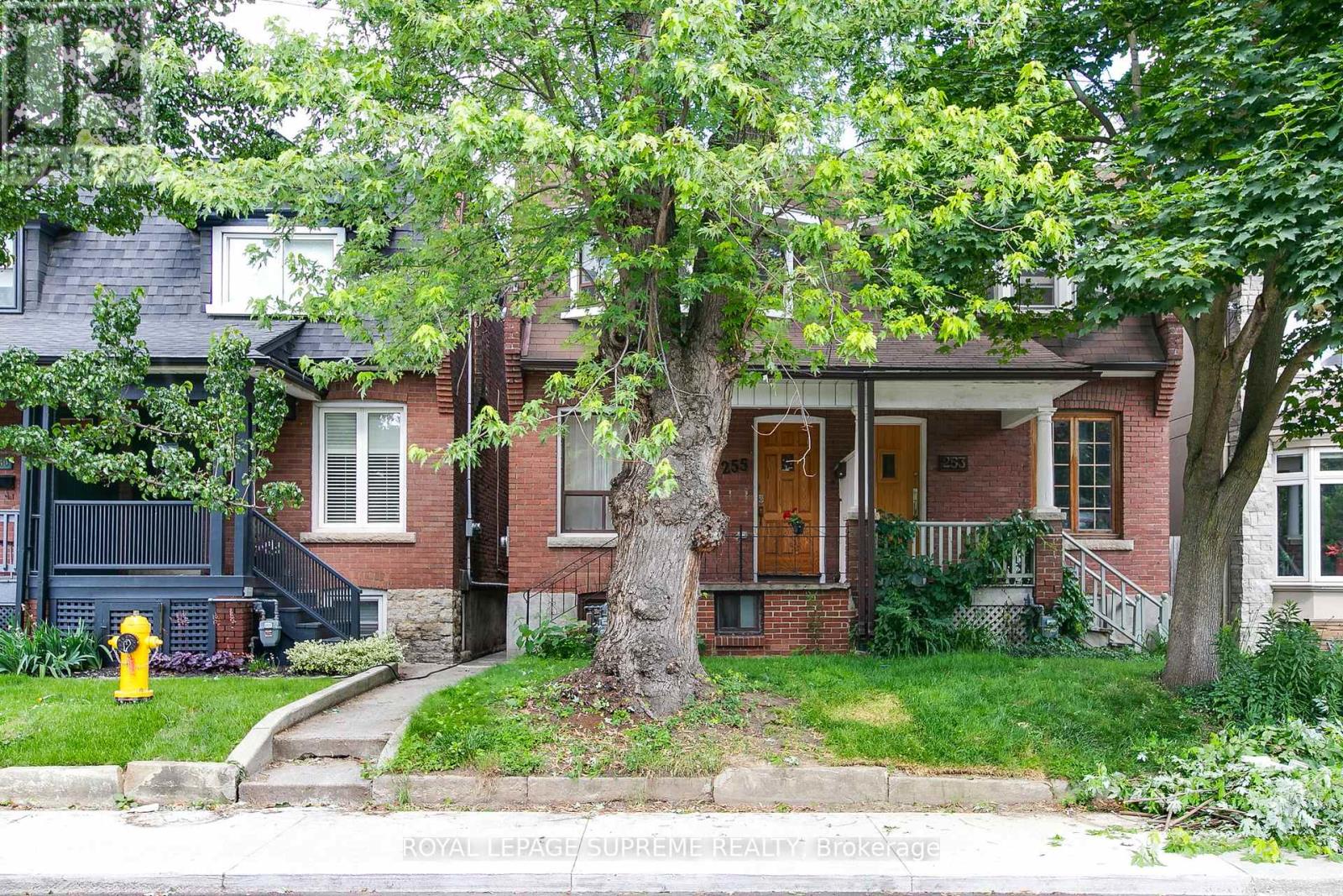 Property at 255 HOWLAND AVENUE image 2