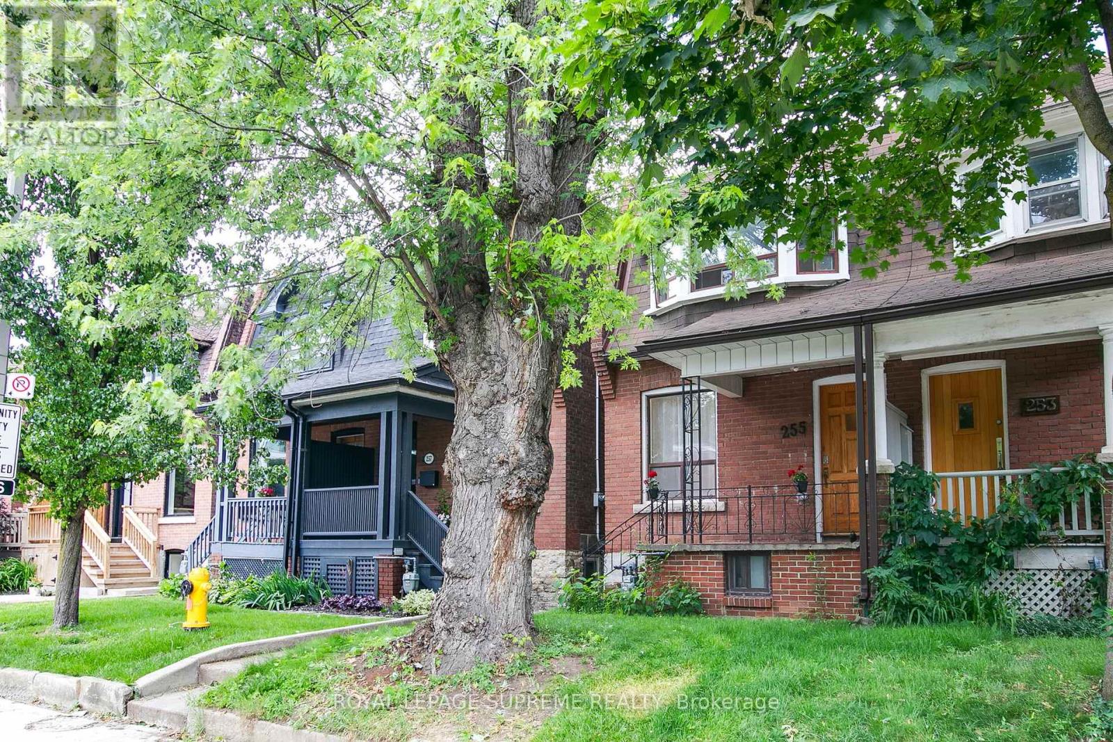 Property at 255 HOWLAND AVENUE image 3