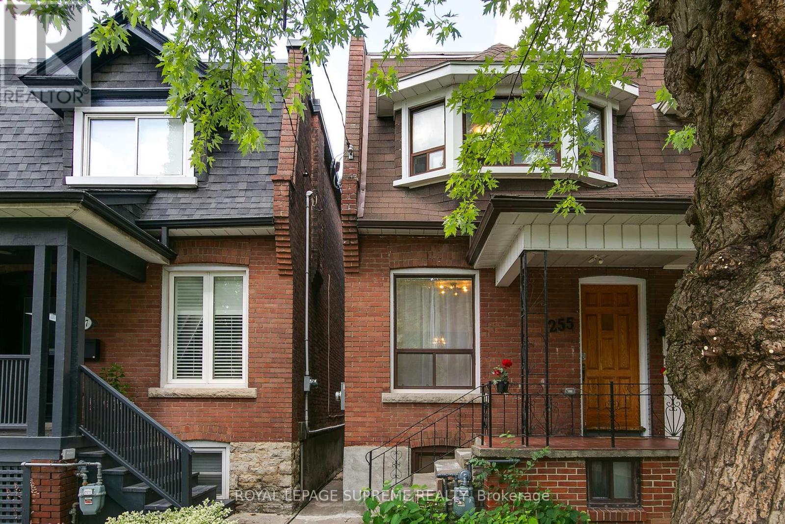 Property at 255 HOWLAND AVENUE image 4