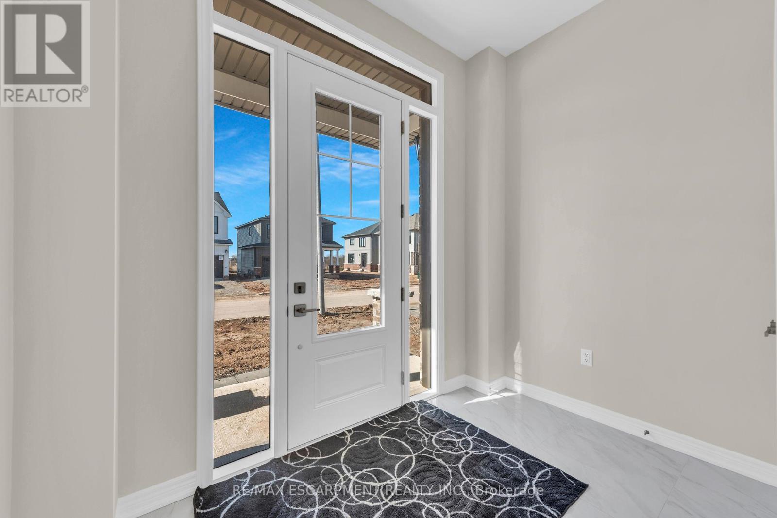 Property at 67 STARFIRE CRESCENT image 2