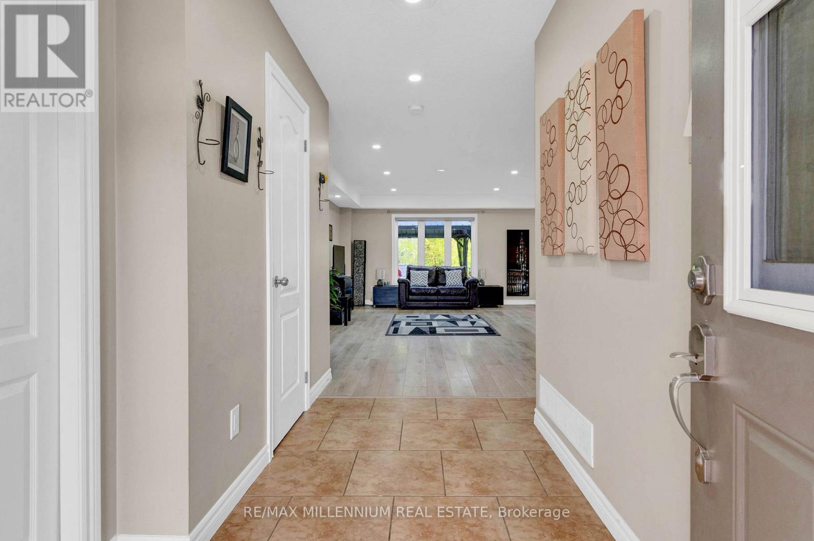 Property at 13 RIDGEWOOD COURT image 4