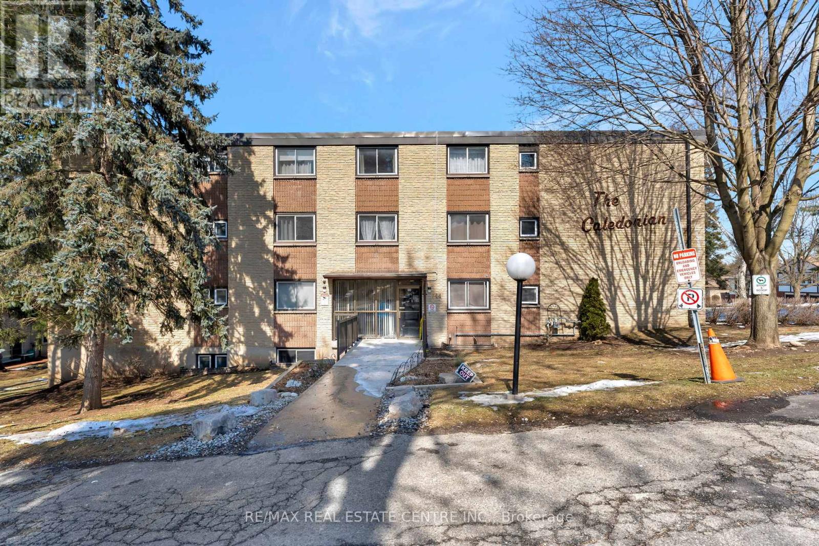 944 Caladonia View, Cambridge, Ontario  N3H 1A5 - Photo 2 - X12237819