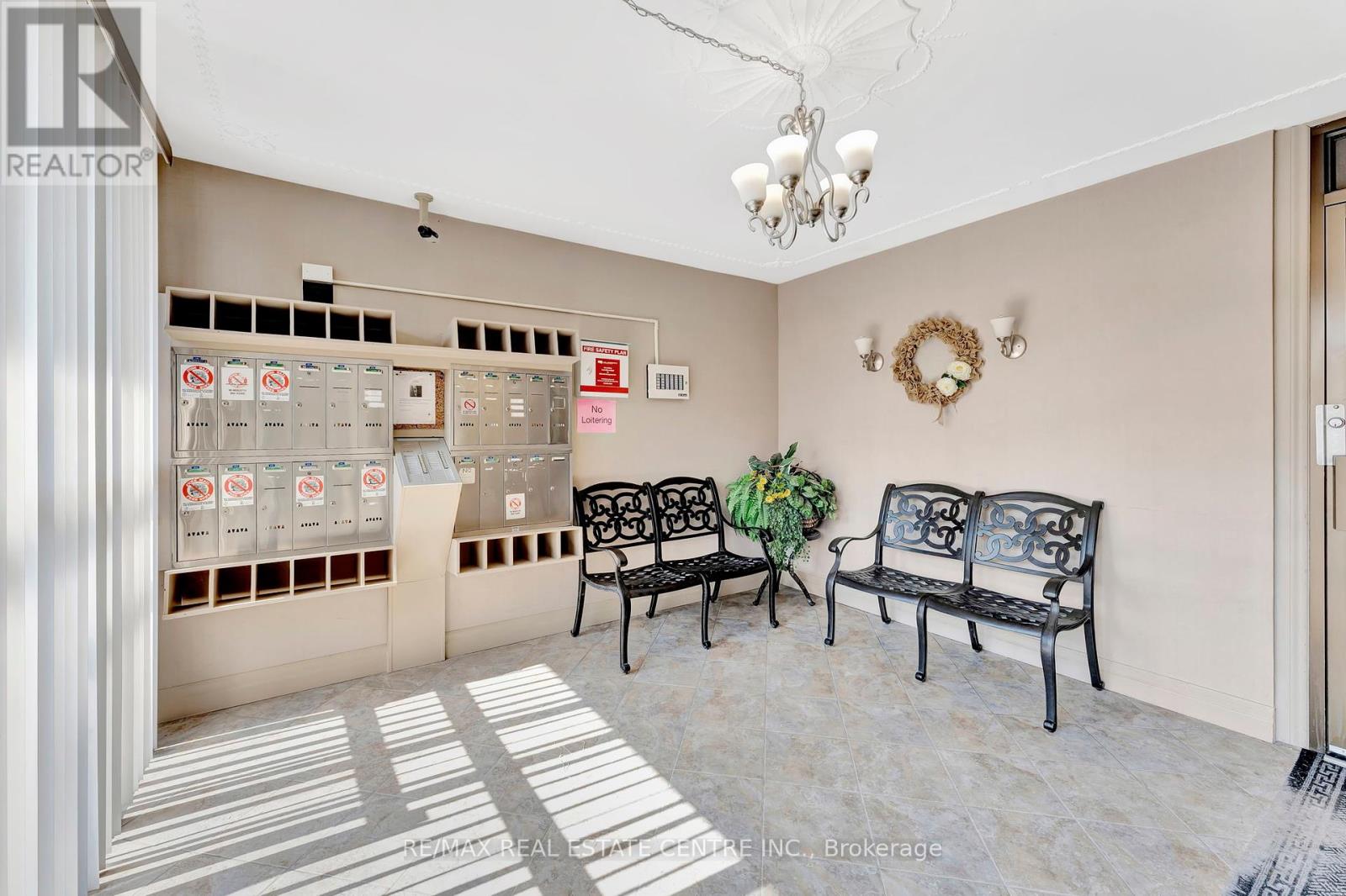 944 Caladonia View, Cambridge, Ontario  N3H 1A5 - Photo 5 - X12237819