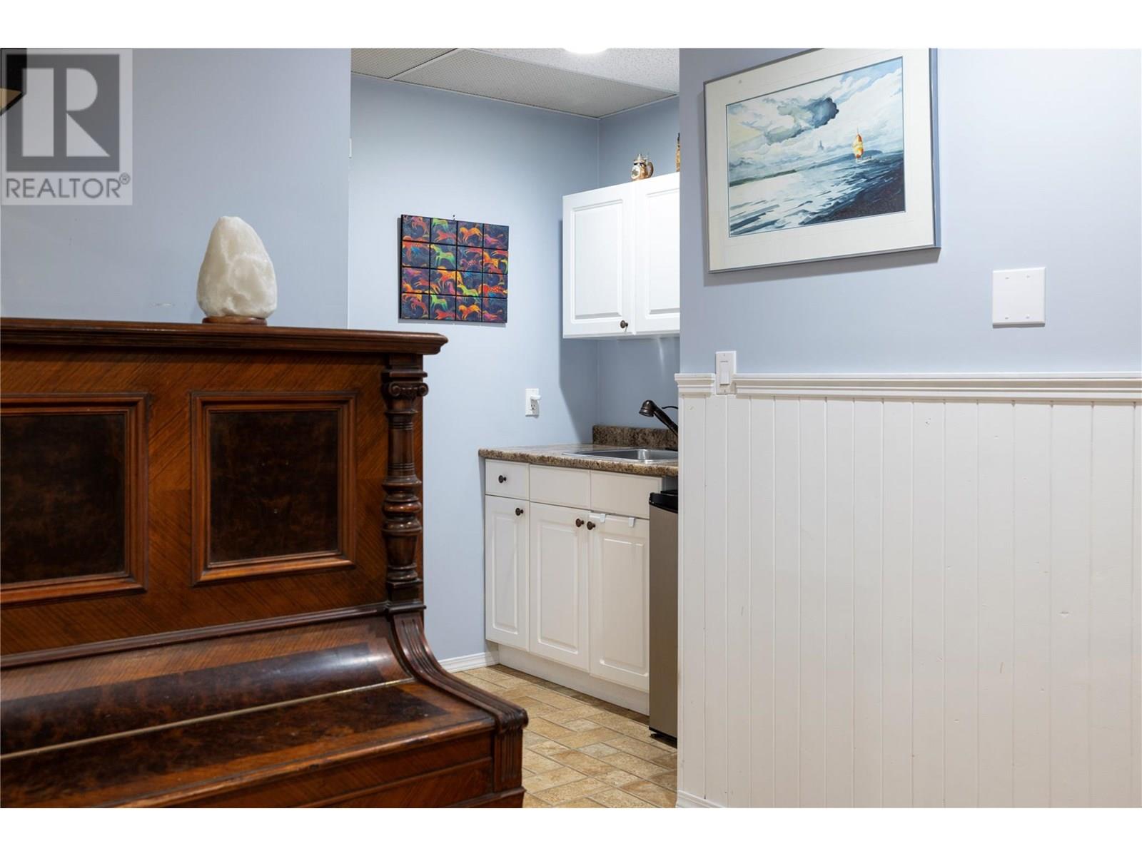 Property at 8875 Braeburn Drive image 5