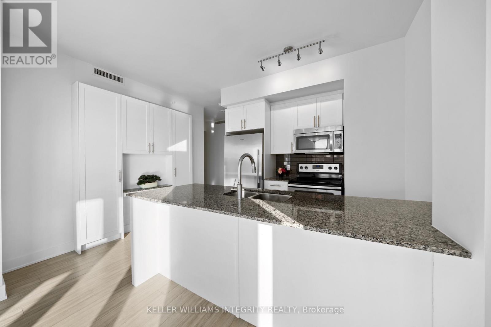 Property at 1107 - 118 HOLMWOOD AVENUE image 5
