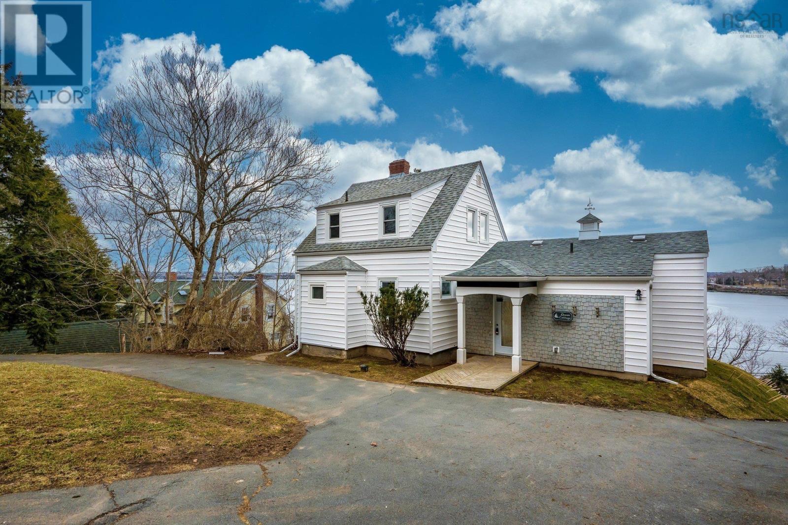 Property at 44 DAKIN Drive image 1