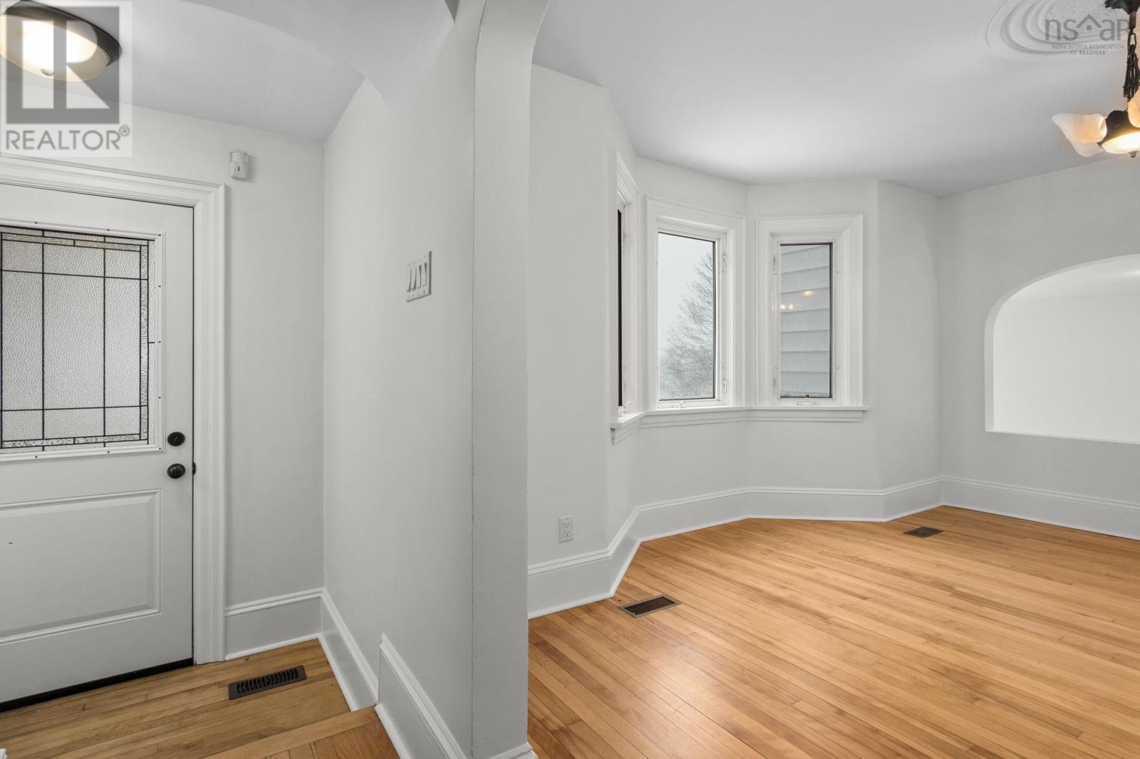 Property at 44 DAKIN Drive image 4
