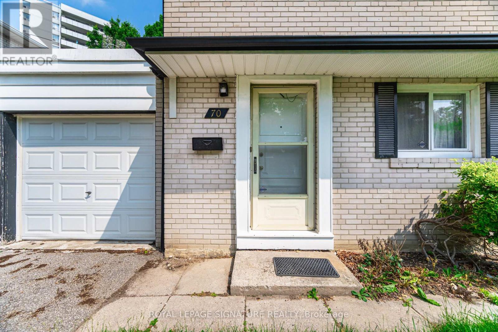 Property at 70 REGATTA CRESCENT image 4