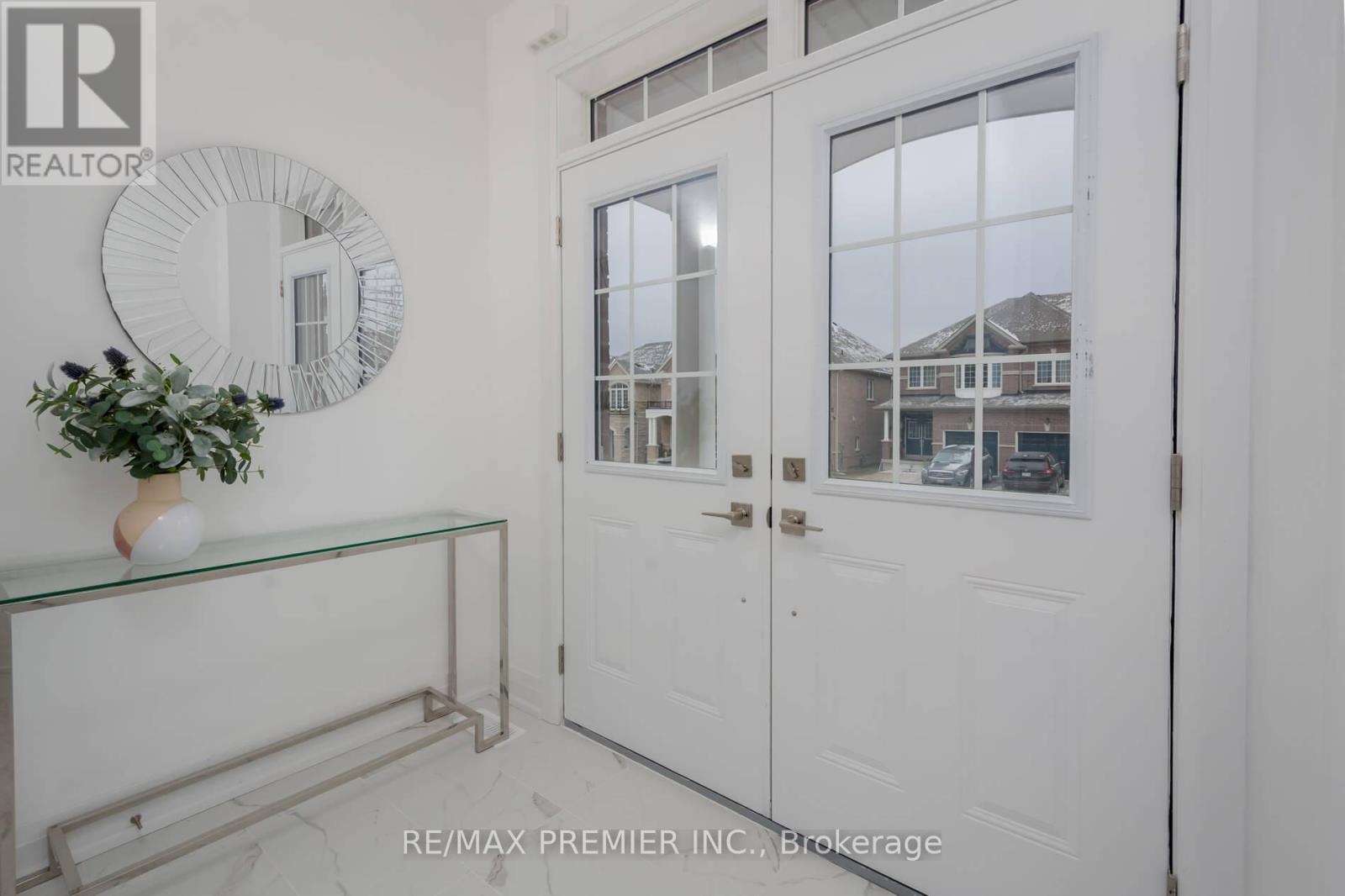 Property at 27 VIRRO COURT image 4