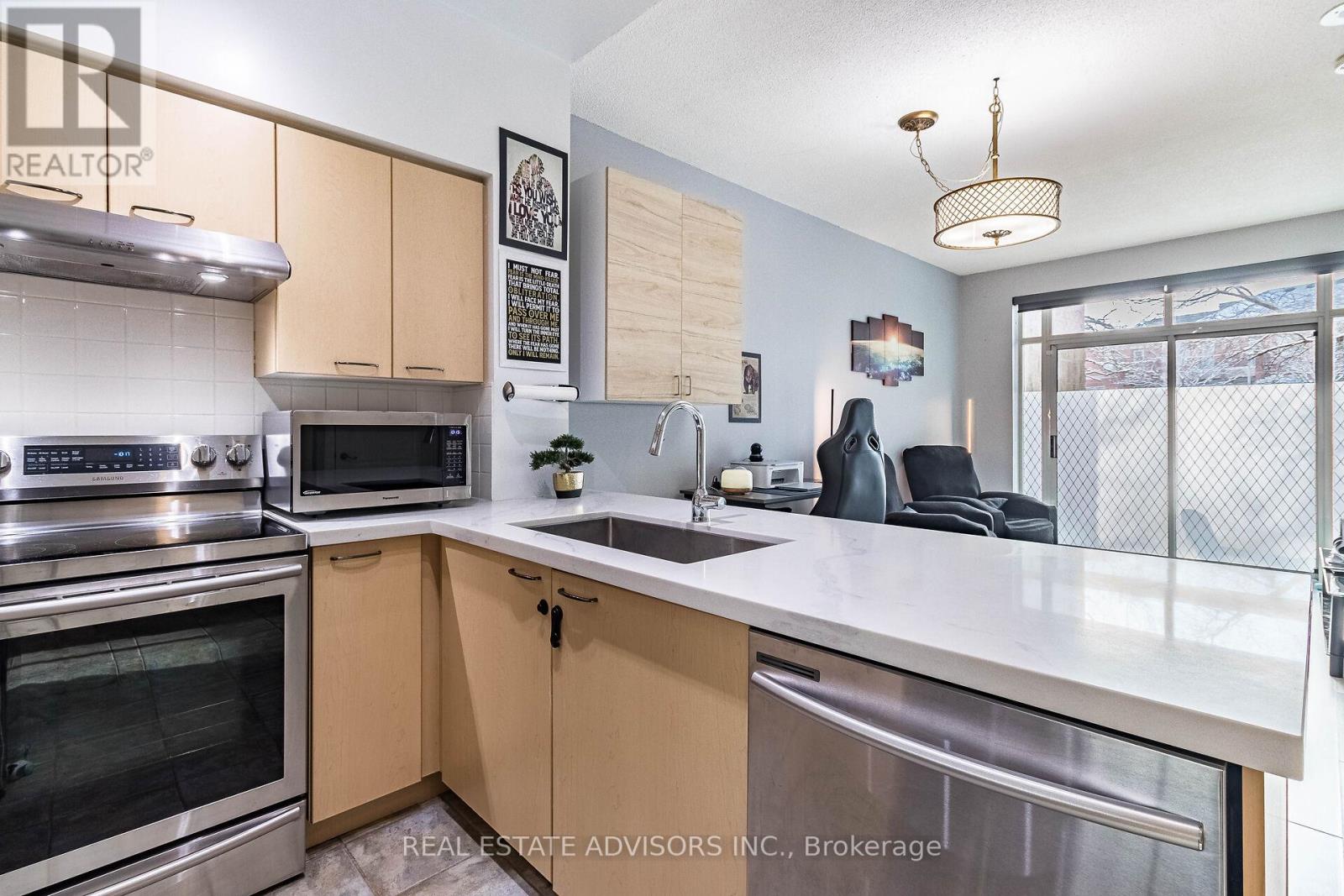 #117 - 48 Suncrest Boulevard, Markham, Ontario  L3T 7Y5 - Photo 8 - N12237874