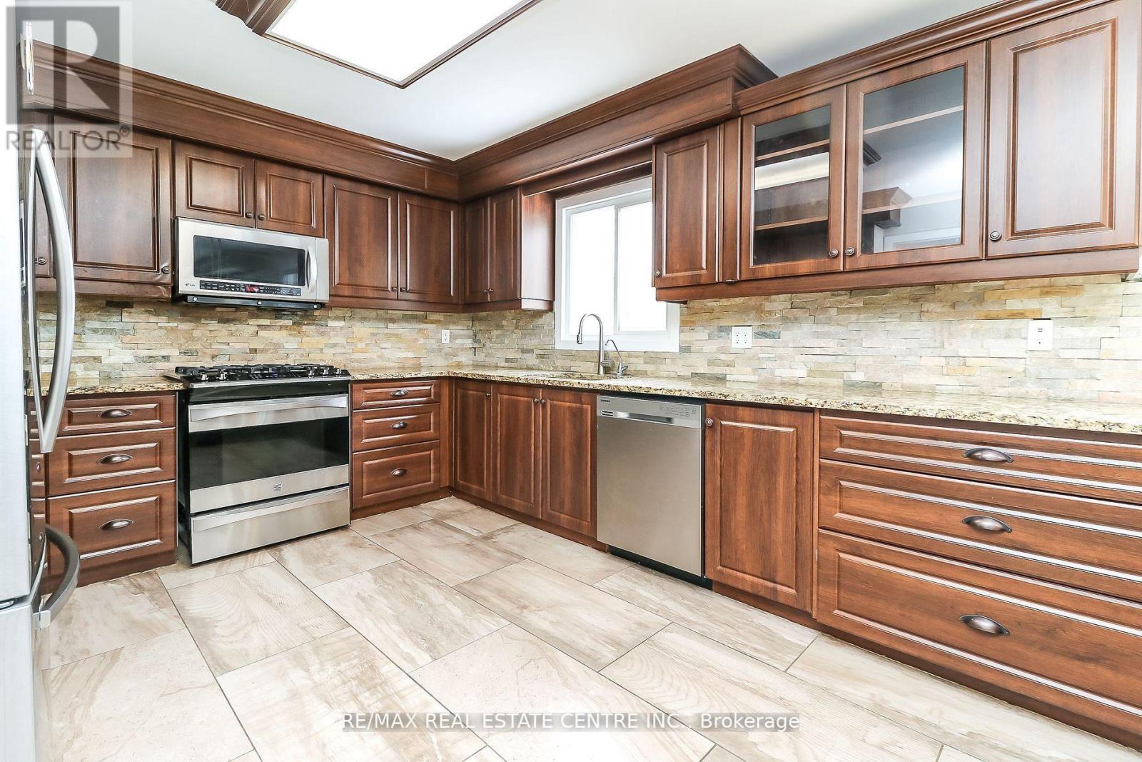 Property at 22 MEADOWLARK ROAD image 5