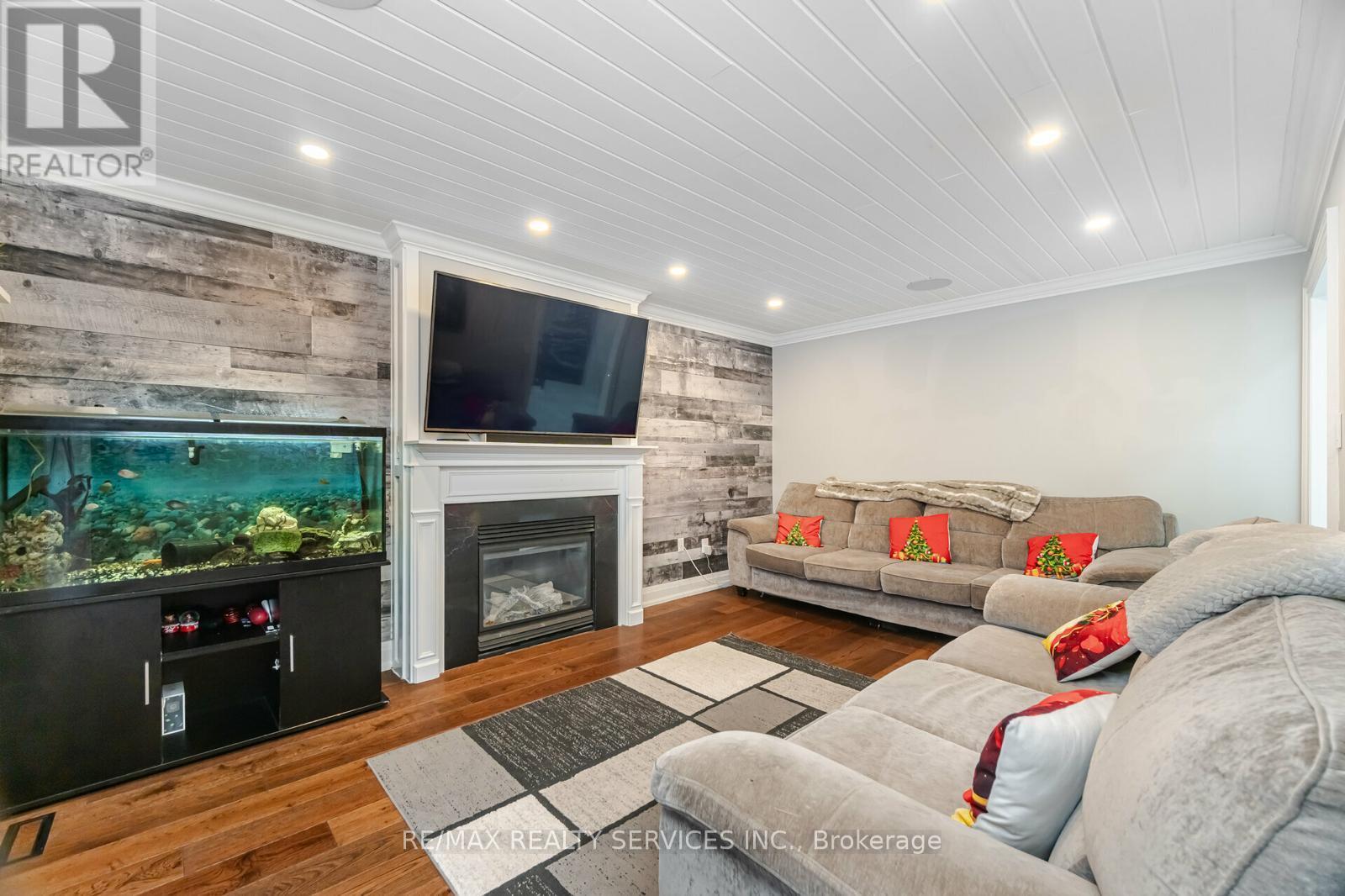277 Centre Street N, Brampton, Ontario  L6V 2R3 - Photo 13 - W12237869