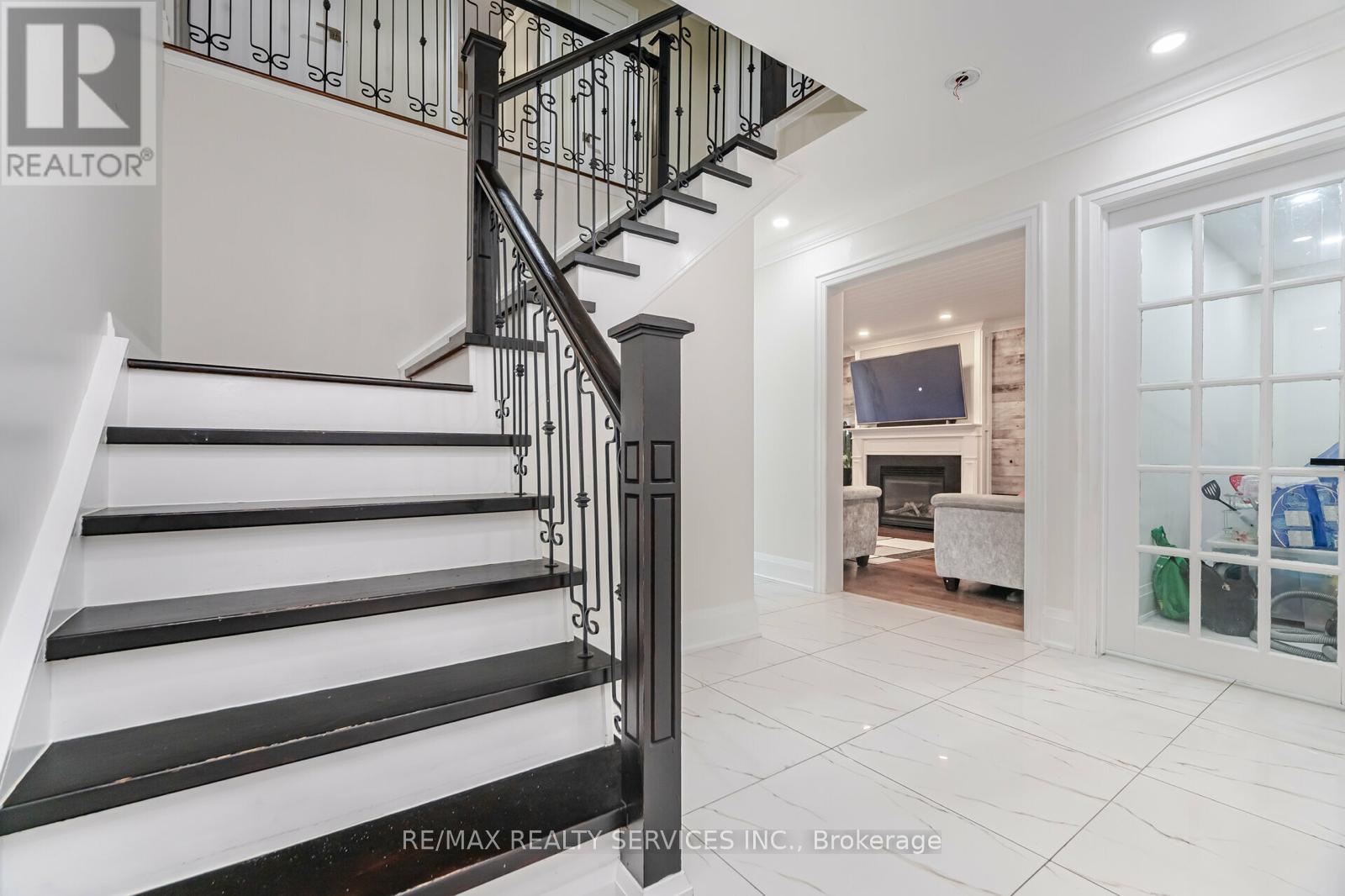 277 Centre Street N, Brampton, Ontario  L6V 2R3 - Photo 14 - W12237869