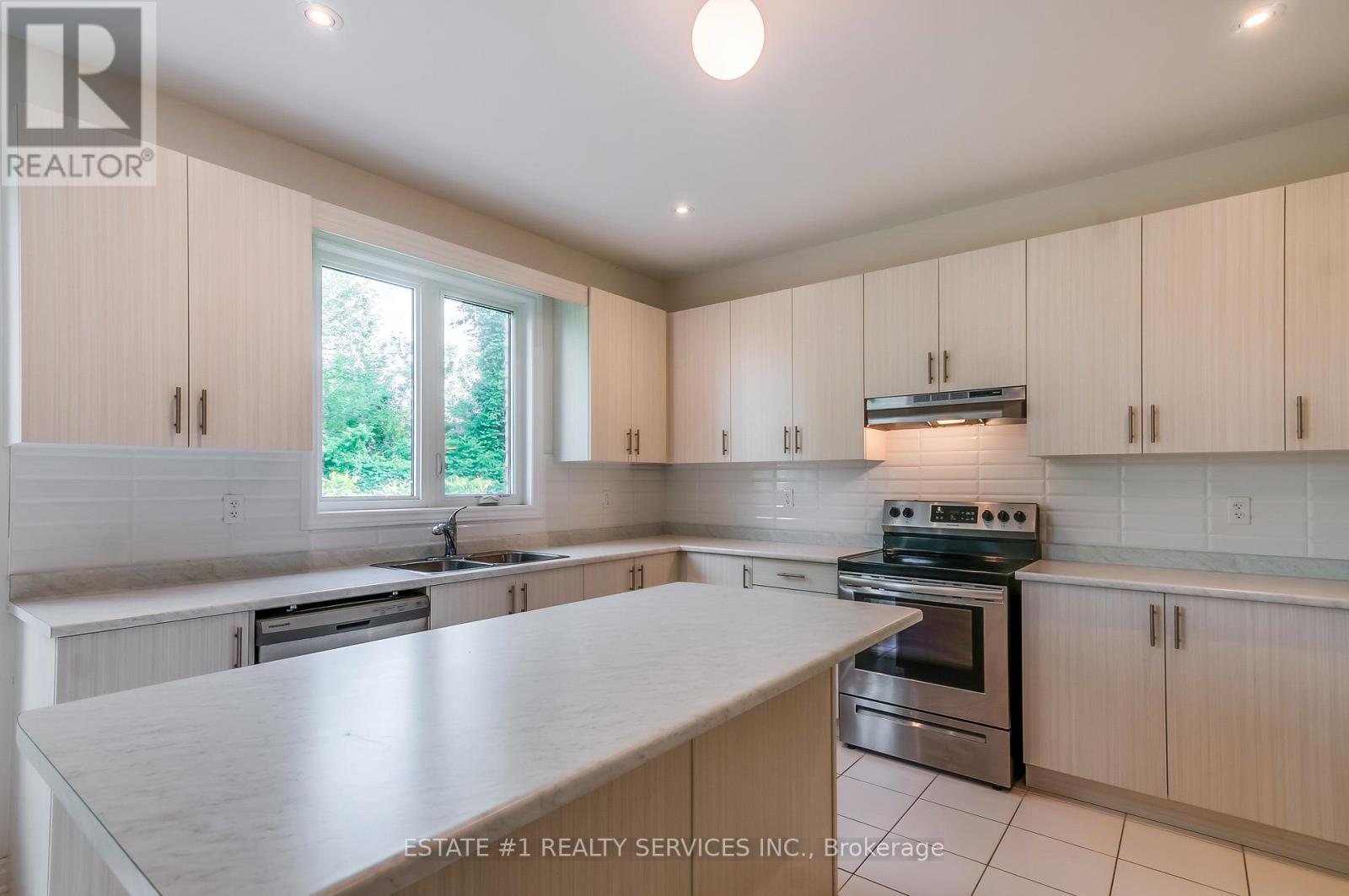 Property at 62 KIRBY AVENUE image 4