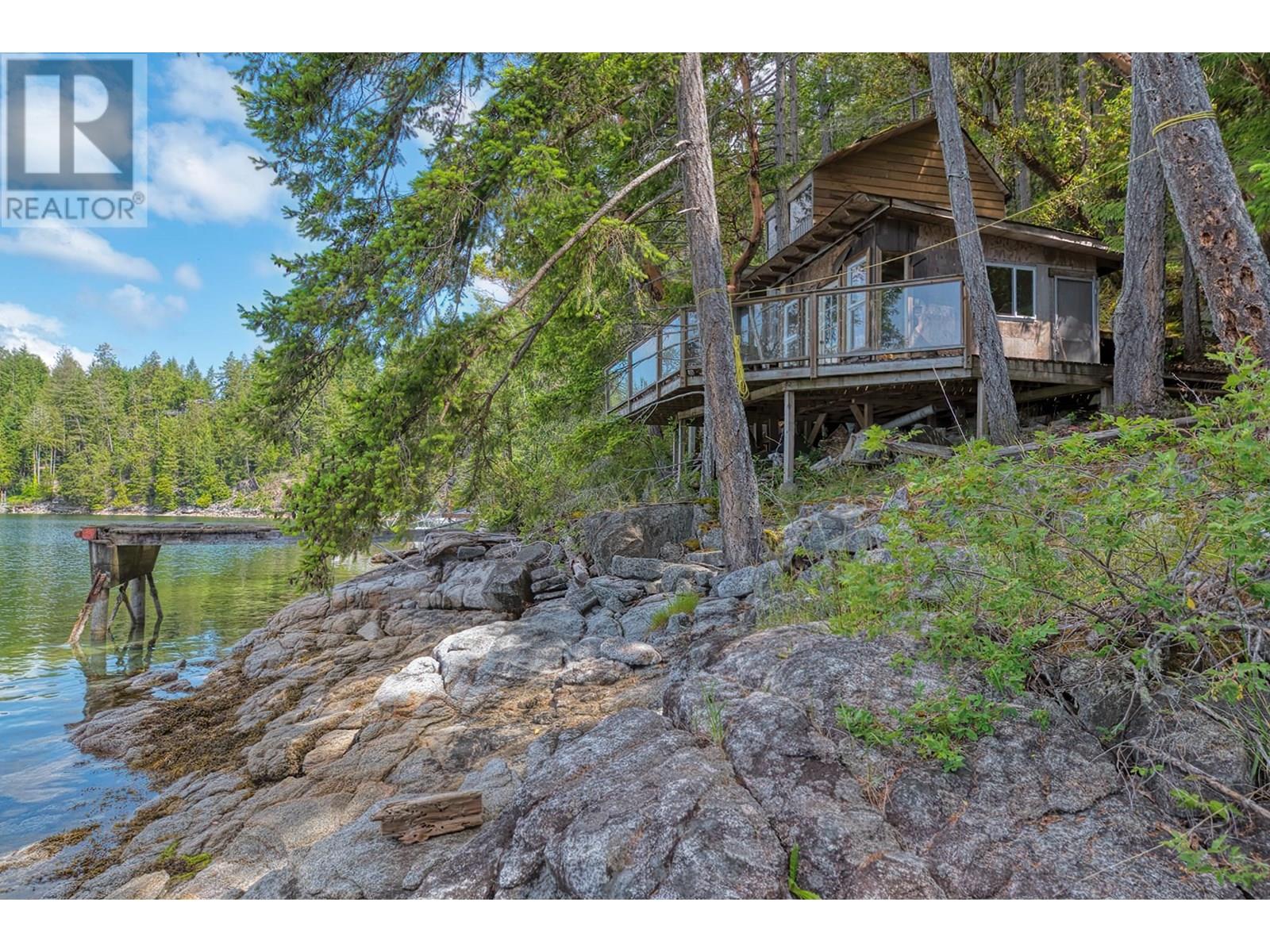 6761 Sandy Hook Trail, Sechelt, British Columbia  V7Z 0C9 - Photo 2 - R3018524