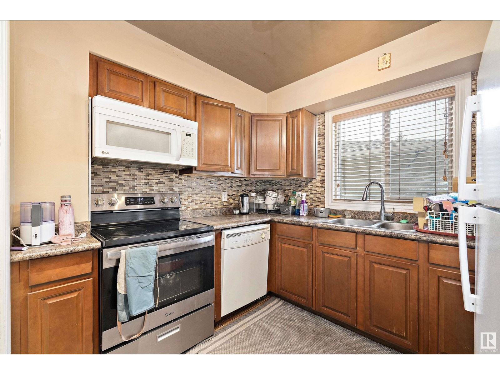 Property at 12411 132 AV NW image 4