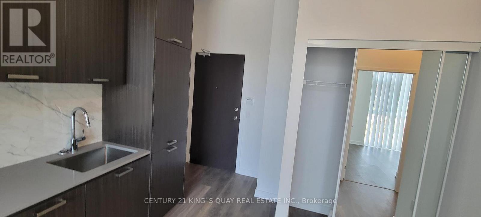 101 - 38 Honeycrisp Crescent, Vaughan (Concord), Ontario  L4K 0M7 - Photo 6 - N12237921