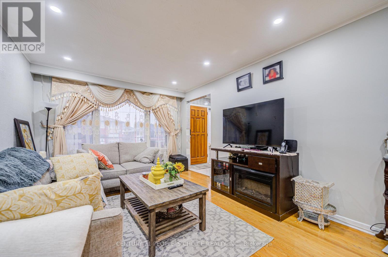 3 Lakeland Drive, Toronto, Ontario  M9V 1M8 - Photo 14 - W12237925