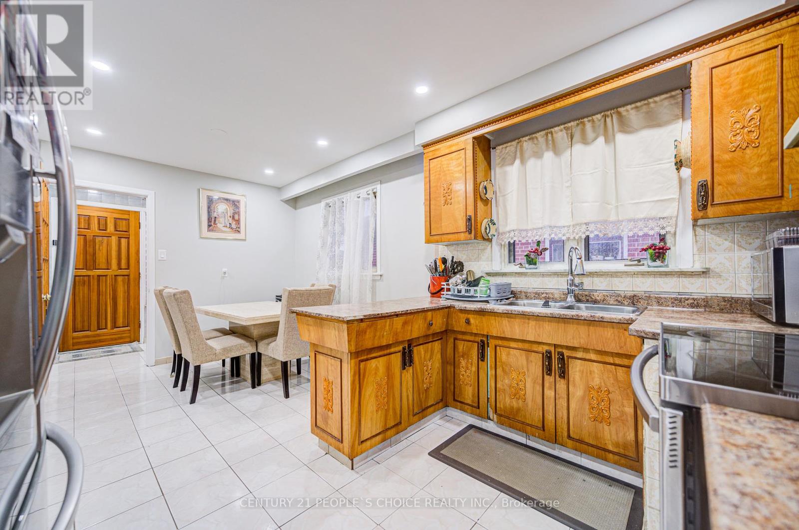 3 Lakeland Drive, Toronto, Ontario  M9V 1M8 - Photo 19 - W12237925