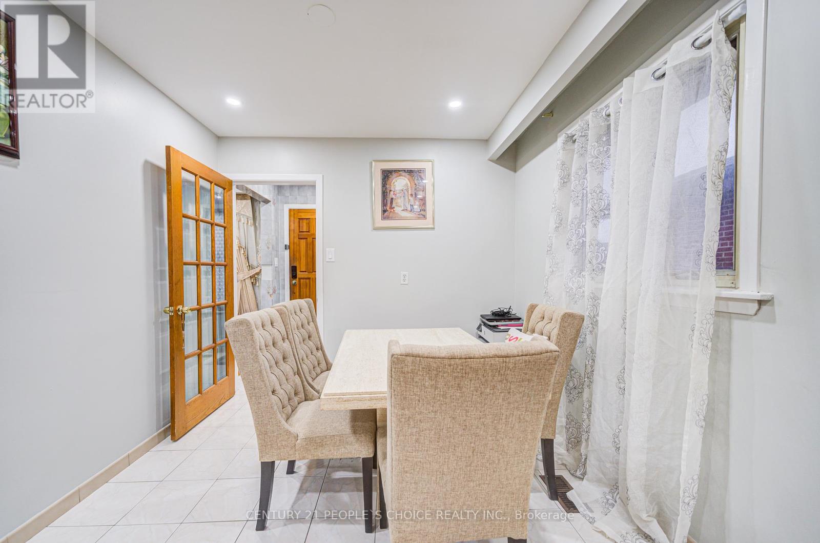 3 Lakeland Drive, Toronto, Ontario  M9V 1M8 - Photo 22 - W12237925