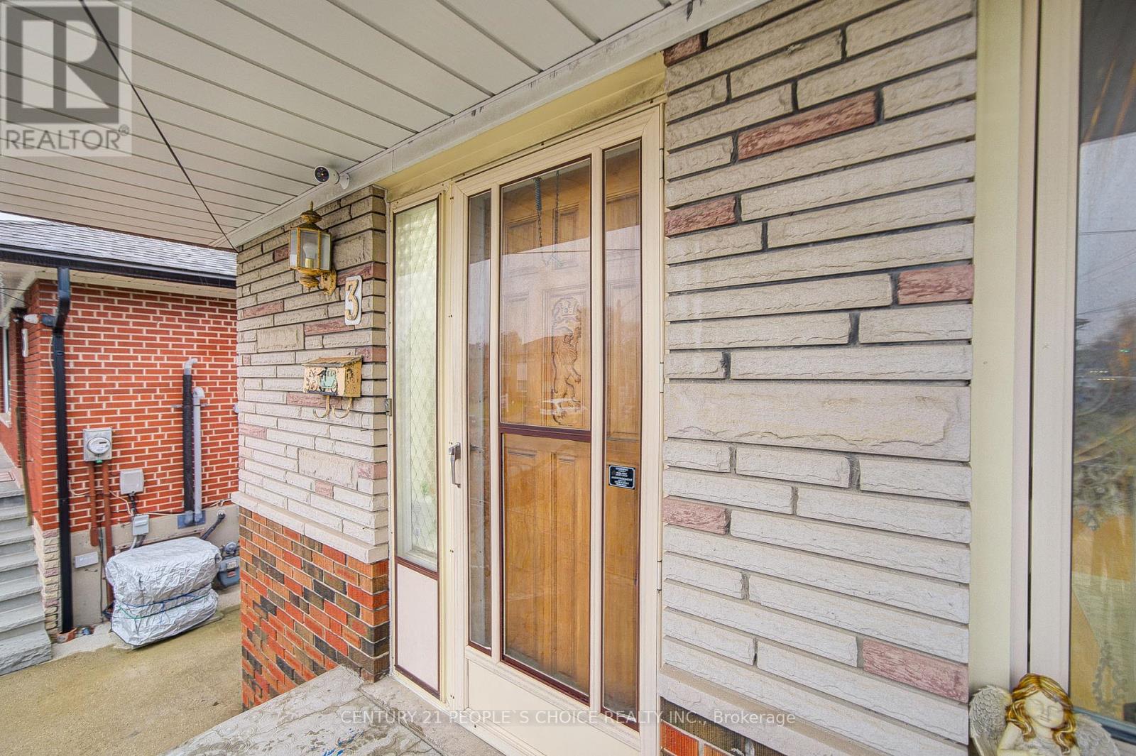3 Lakeland Drive, Toronto, Ontario  M9V 1M8 - Photo 7 - W12237925