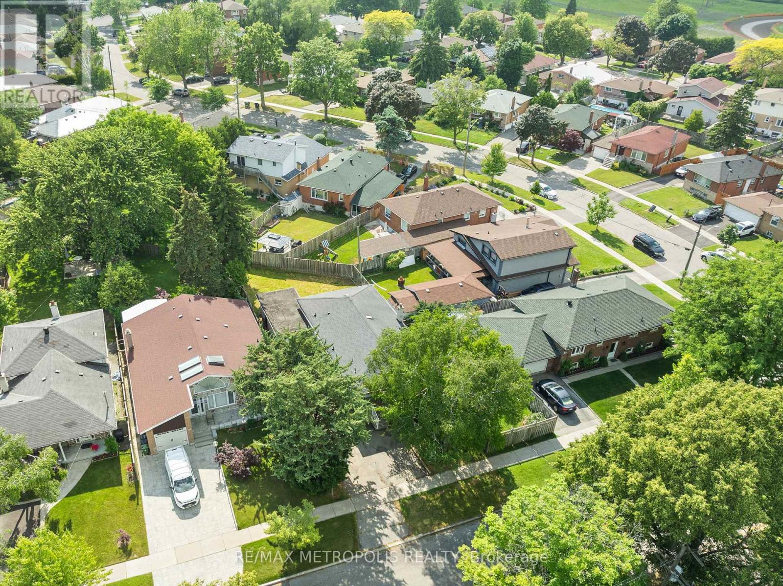 Property at 154 FITZGIBBON AVENUE image 2
