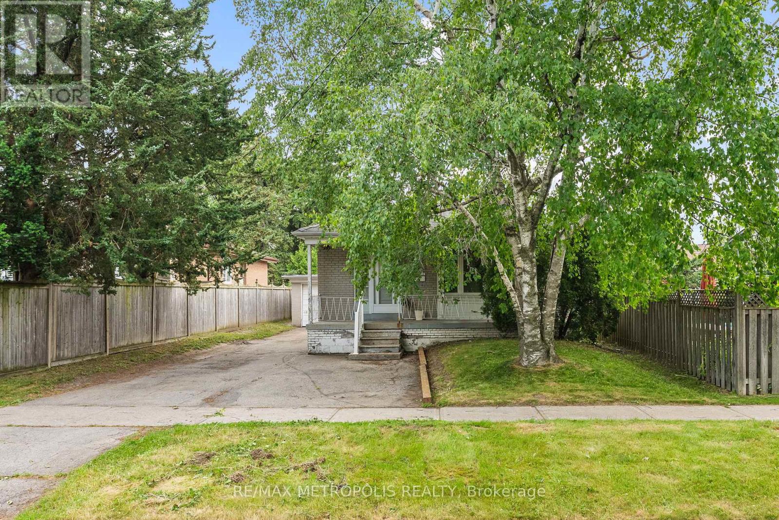 Property at 154 FITZGIBBON AVENUE image 3