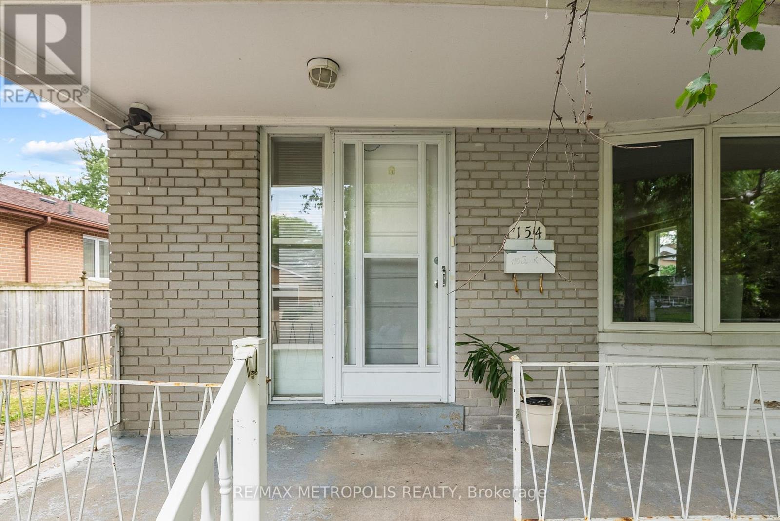 Property at 154 FITZGIBBON AVENUE image 5