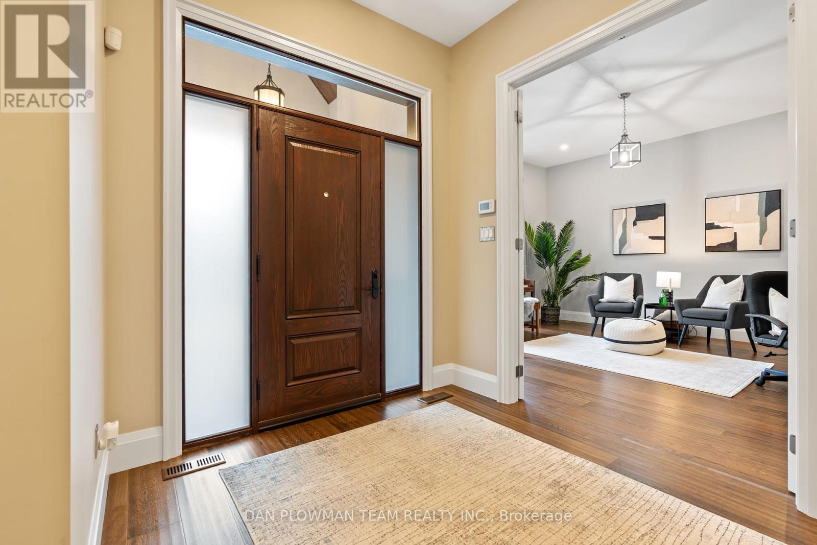 Property at 1682 HEATHSIDE CRESCENT image 5