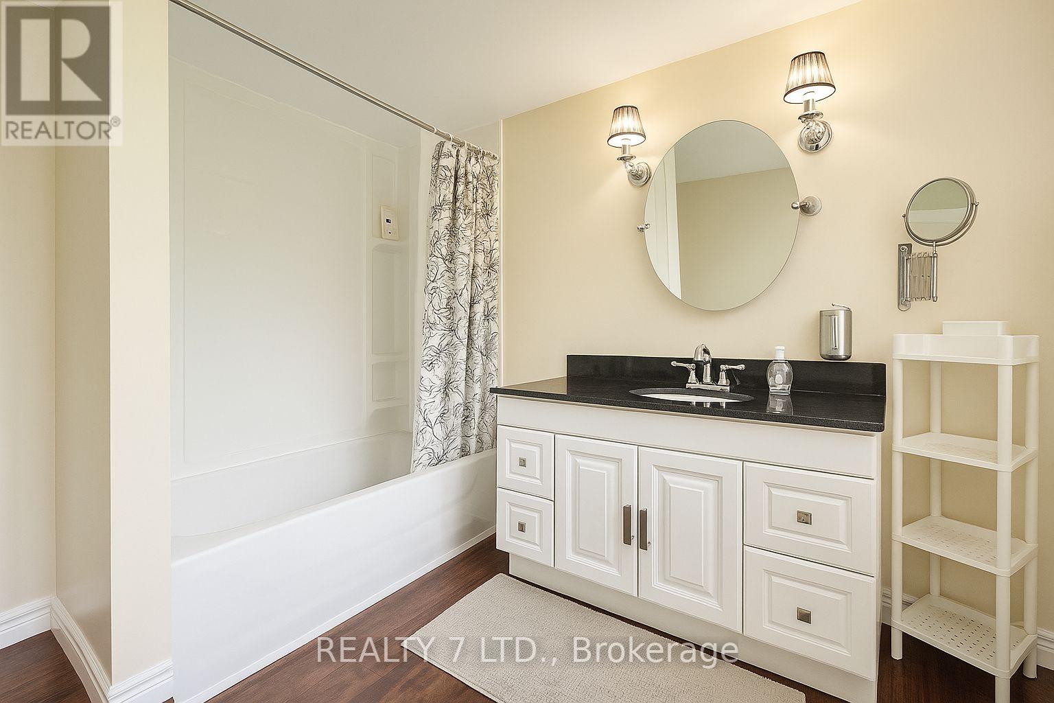 Property at 22 LAWRENCE STREET N image 5