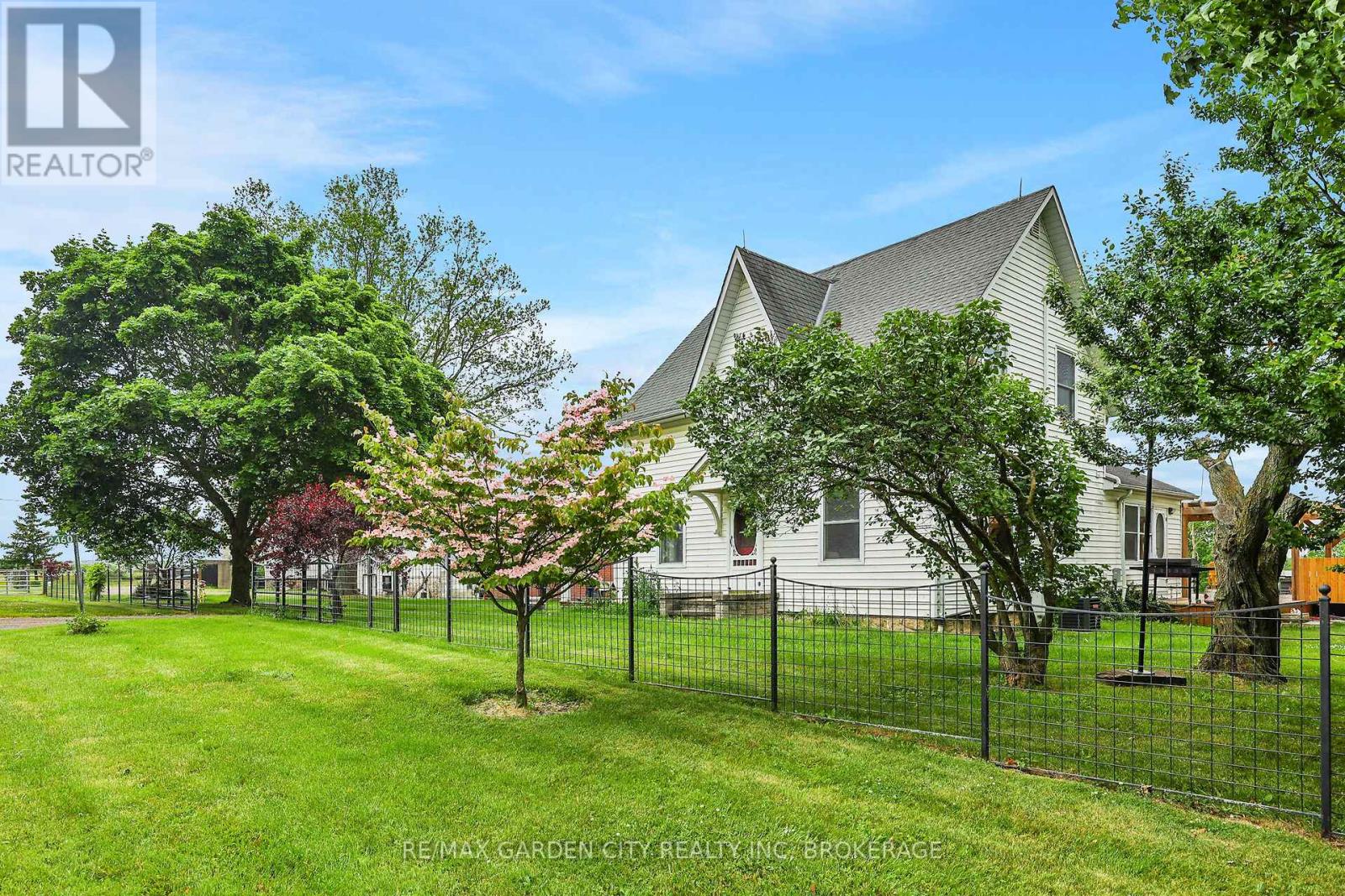 Property at 2460 EFFINGHAM STREET image 2