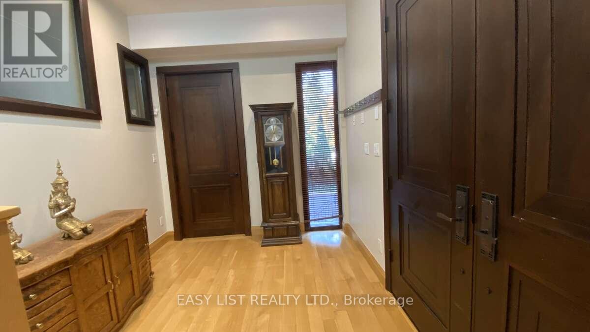 98 Burbank Drive, Toronto, Ontario  M2K 1N4 - Photo 7 - C12238005