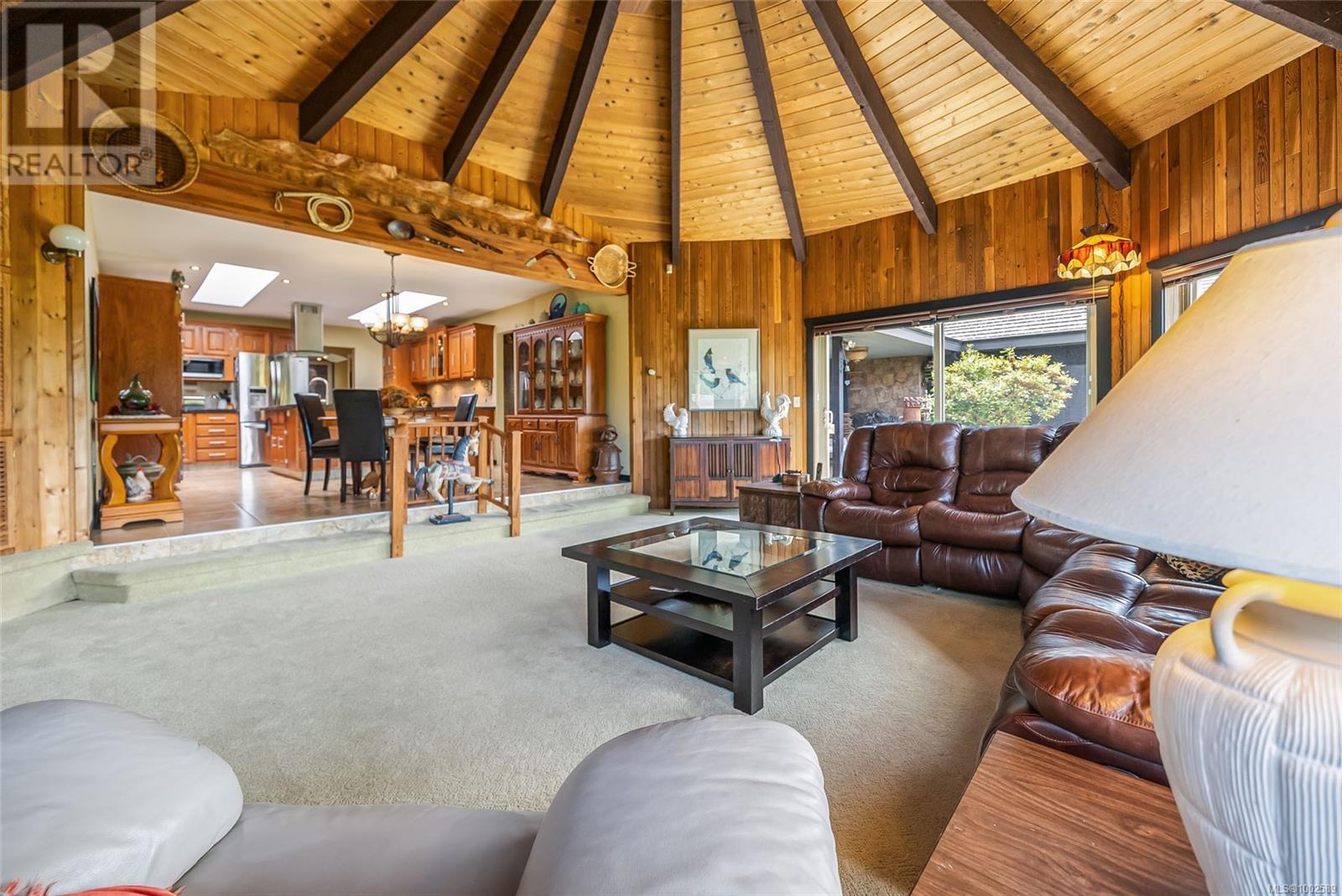 Property at 807 Shorewood Dr image 4