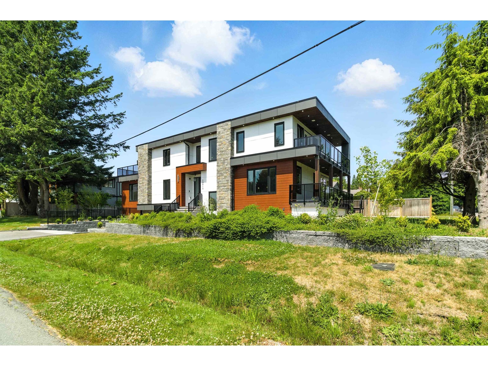 Property at 13915 BLACKBURN AVENUE image 4