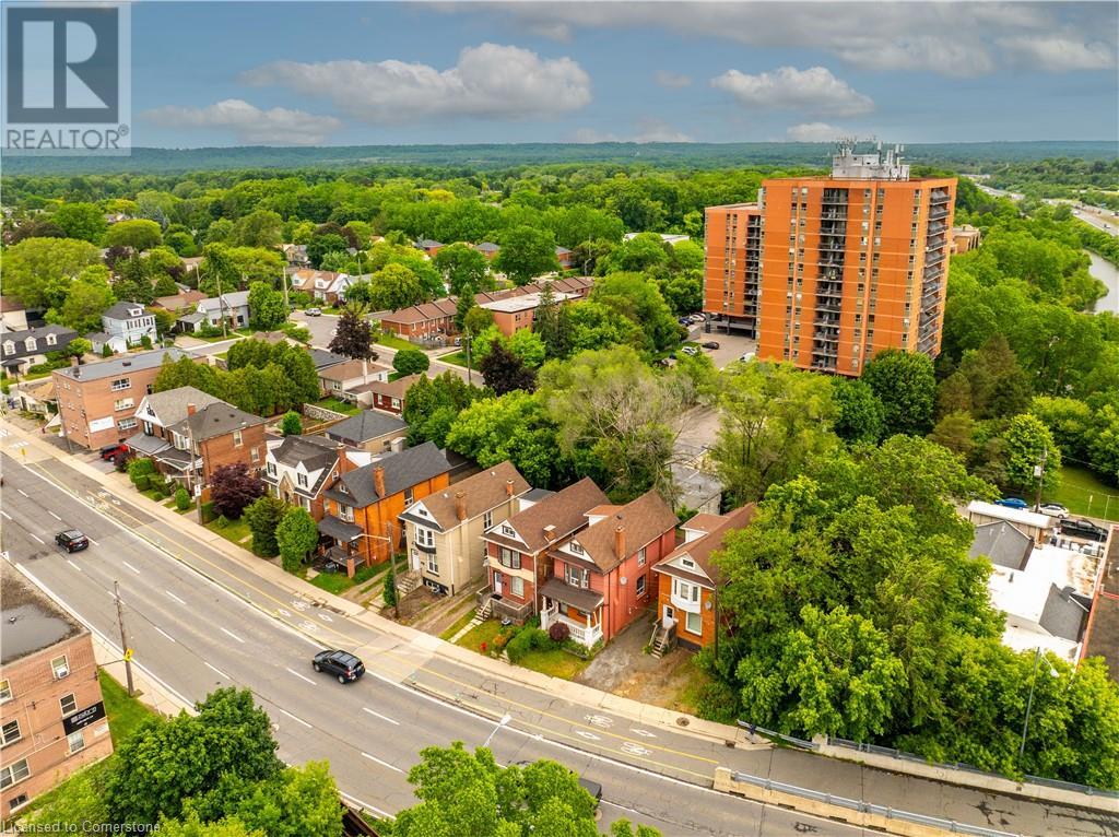 Property at 738 KING Street W image 4