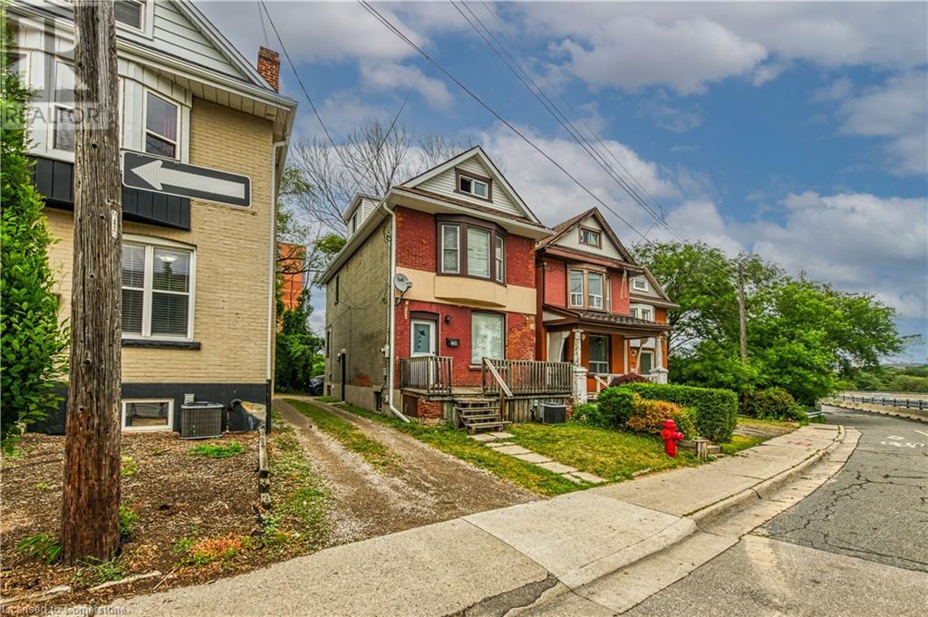 Property at 738 KING Street W image 5