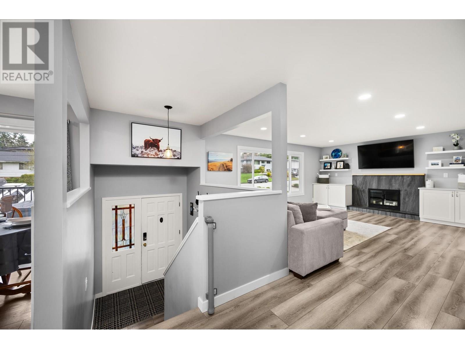 2416 Tolmie Avenue, Coquitlam, British Columbia  V3K 3E7 - Photo 6 - R3018535