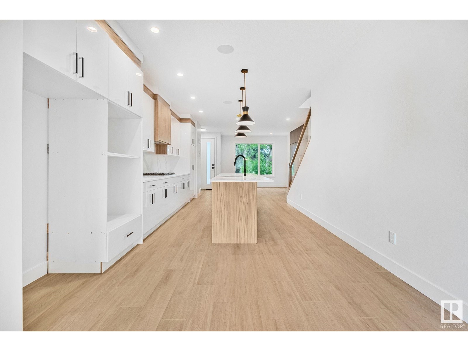 Property at 11138 126 ST E NW image 3